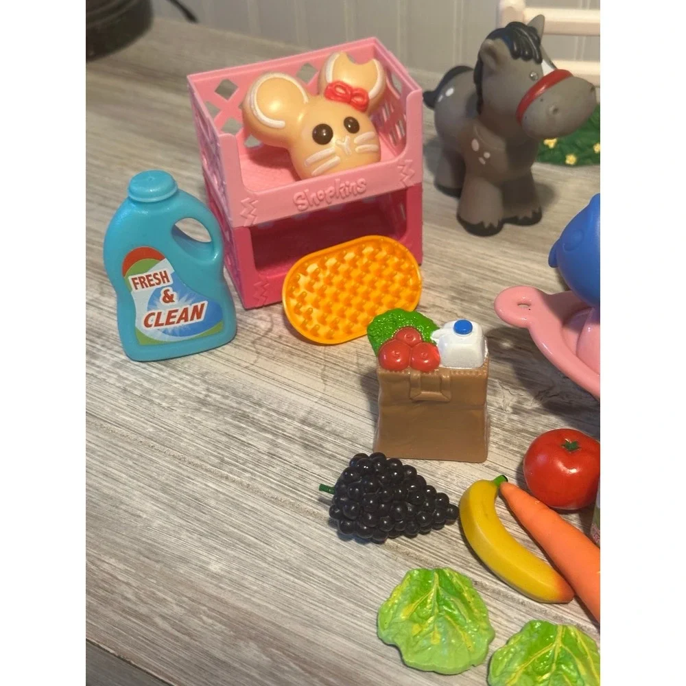 Lot of Vintage Doll Accessories and furniture Barbie Fisher Price more 37 items - Picture 2 of 7